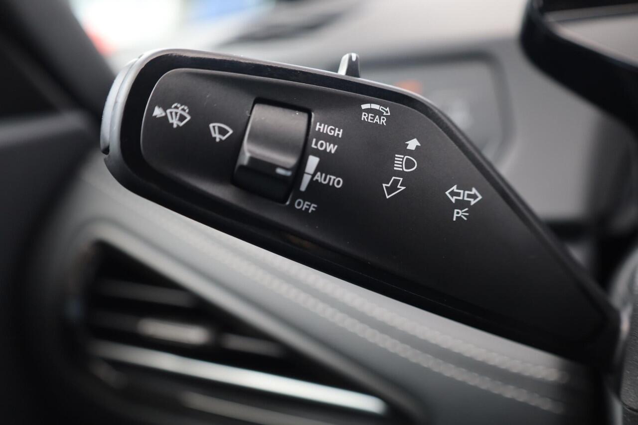 Volkswagen ID.3 Pro Business 59 kWh 204PK / 150kW, Achteruitrijcamera (rear view), adaptieve cruise control (acc), koplampverlichting LED Matrix (IQ.Light), keyless start & entry, verwarmbaar multifunctioneel lederen stuurwiel, verwarmbare voorstoelen, 2-zone climatronic