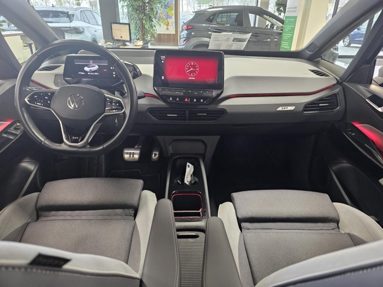 Volkswagen ID.3 First Max 58 kWh | Trekhaak | Panoramadak | LED | Stoelverwarmin