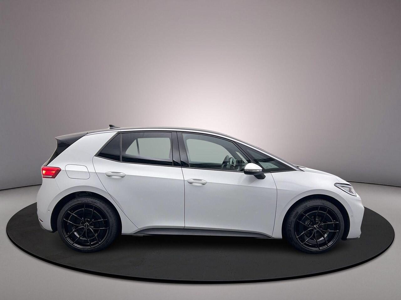 Volkswagen ID.3 Pro Business 204pk Automaat Adaptive cruise control, Stuurwiel verwarmd, Achteruitrijcamera, Navigatie, LED matrix koplampen, Stoelverwarming, Parkeersensoren