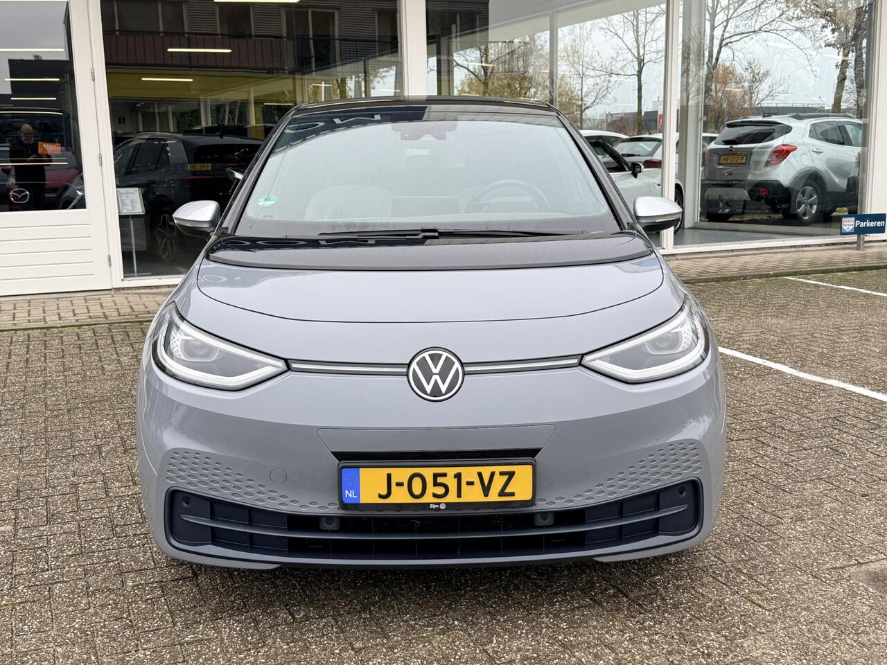 Volkswagen ID.3 First Plus 58 kWh | Matrix LED | Adapt. Cruise | Keyless | Stuur- en Stoelverwarming | PDC v+a incl. Camera