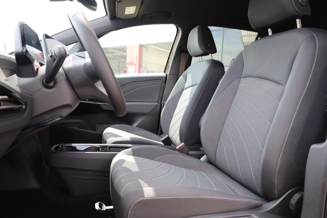 Volkswagen ID.3 Pro Business 59 kWh 204PK / 150kW, Achteruitrijcamera (rear view), adaptieve cruise control (acc), koplampverlichting LED Matrix (IQ.Light), keyless start & entry, verwarmbaar multifunctioneel lederen stuurwiel, verwarmbare voorstoelen, 2-zone climatronic