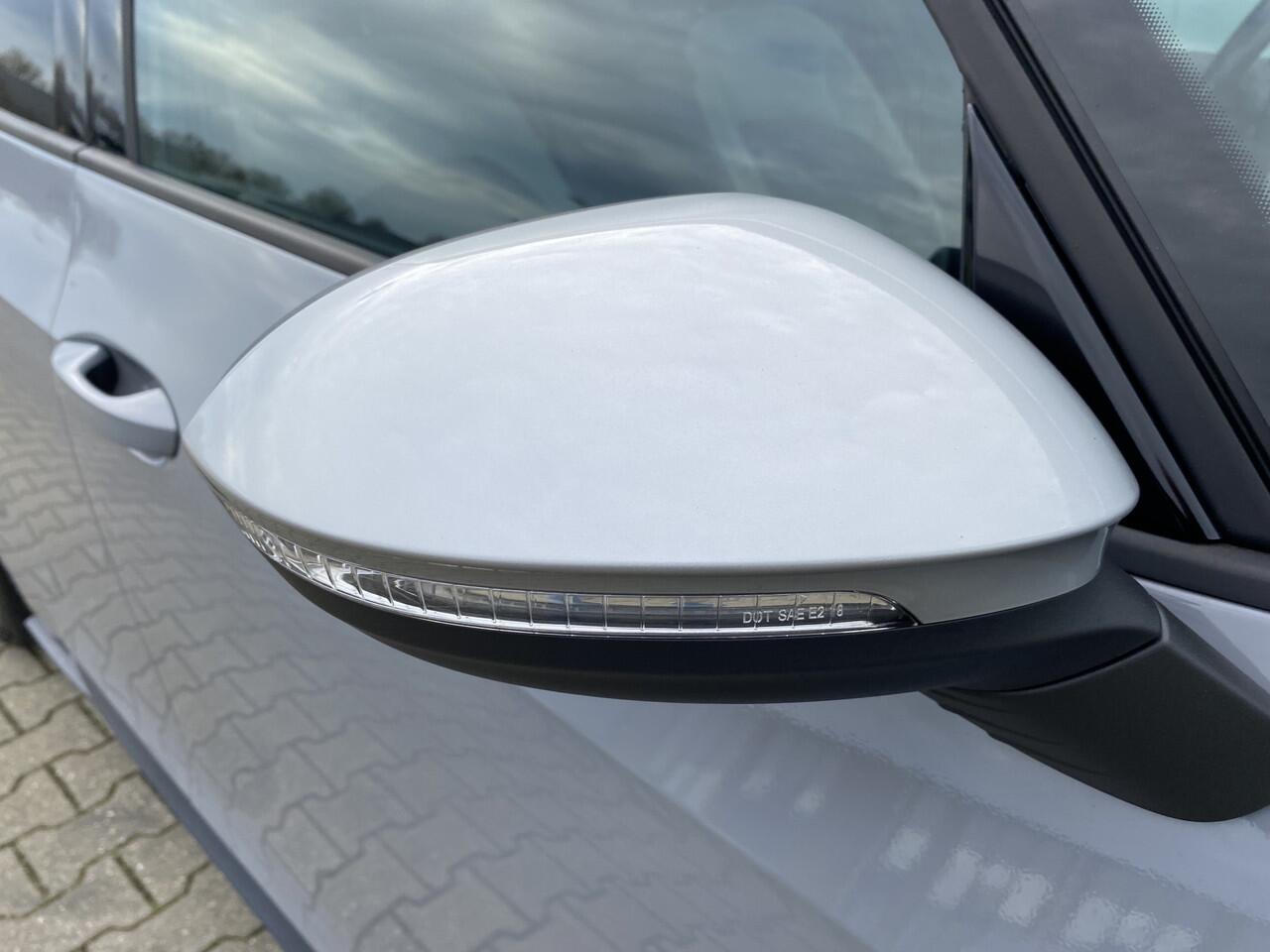 Volkswagen ID.3 First Plus 58 kWh SOH 89% Stoelverwarming, Camera & Trekhaak