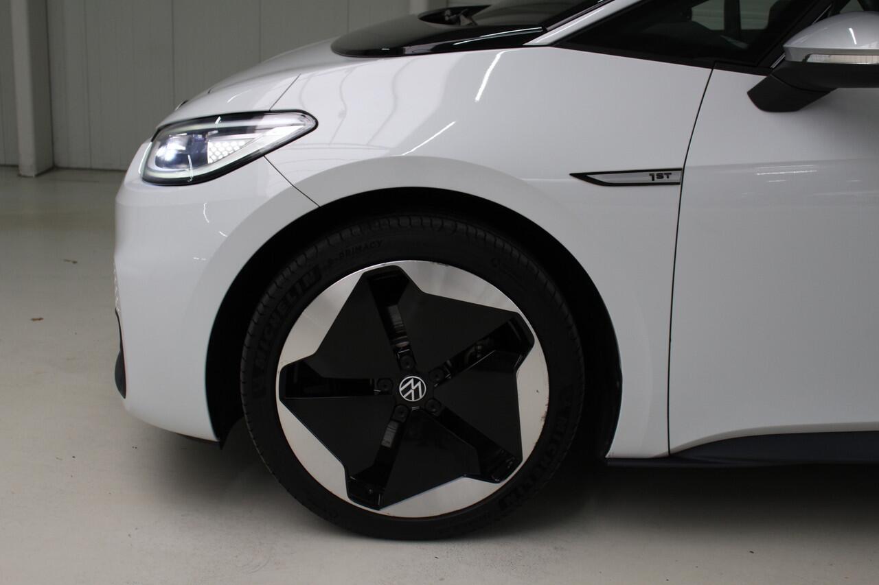 Volkswagen ID.3 First Max 58 kWh Panoramadak | Camera | El. stoelverstelling + massage | IQ-Light