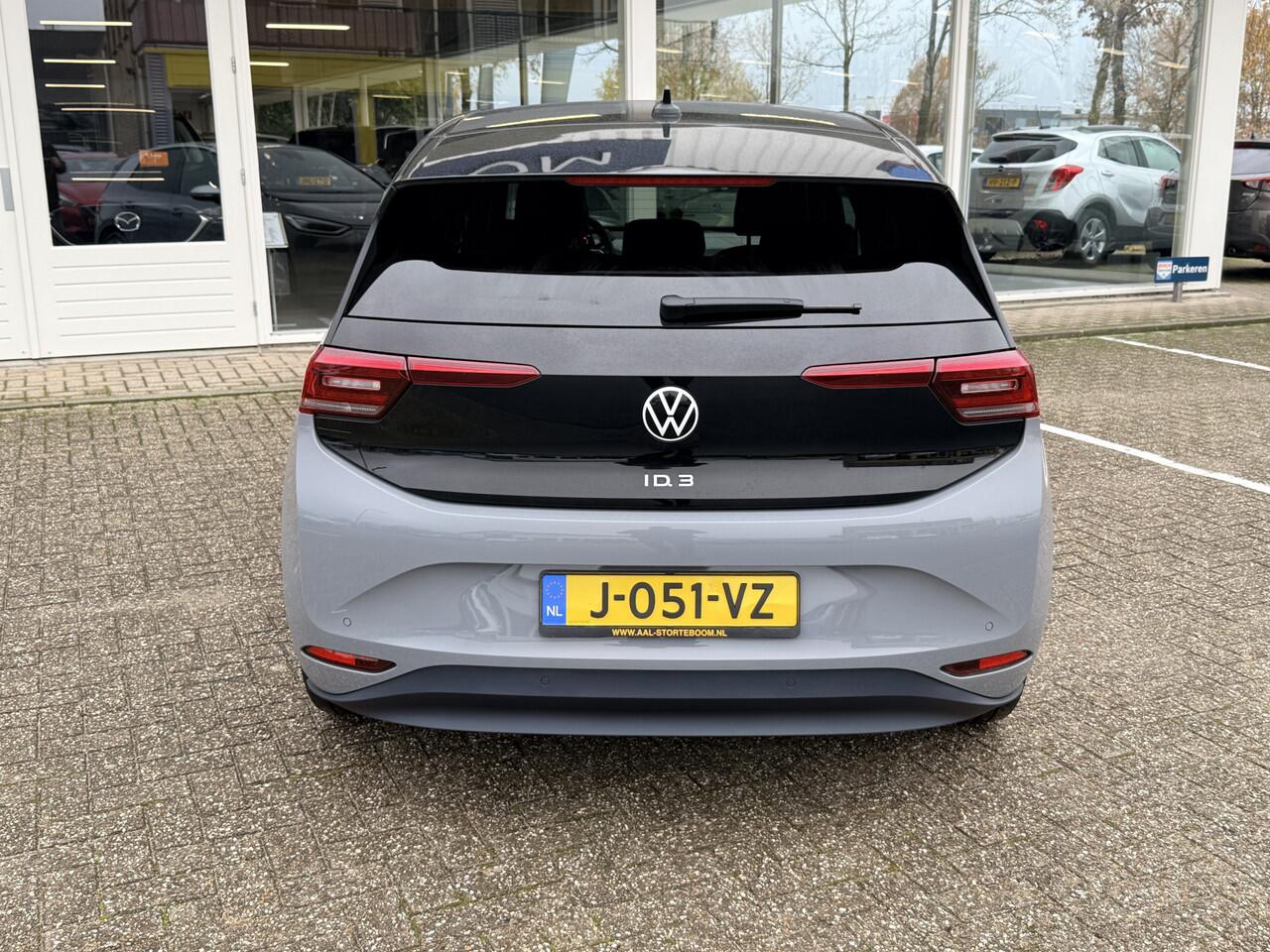 Volkswagen ID.3 First Plus 58 kWh | Matrix LED | Adapt. Cruise | Keyless | Stuur- en Stoelverwarming | PDC v+a incl. Camera