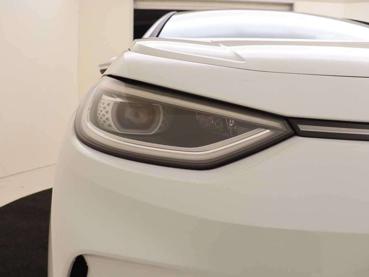 Volkswagen ID.3 Pro Business | Achterlichten LED, luxe uitgevoerd incl. dynamische knipperlichten | Airconditioning automatisch, 2-zone (Climatronic) | Buitenspiegels elektrisch instel-, verwarm- en inklapbaar