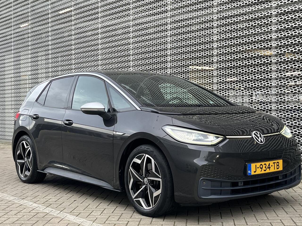 Volkswagen ID.3 First Plus 58 kWh / Navigatie / Camera / Parkeersensoren V+A / App connect / Lichtmetaal 19 inch /