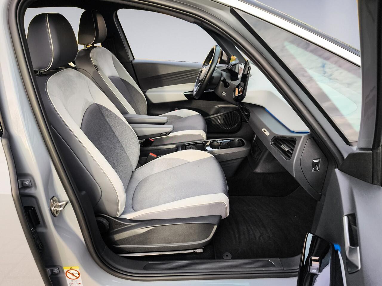 Volkswagen ID.3 First Plus 58 kWh 3-Fase 1e-Eig. & Keurig-Onderh. BOVAG-Garantie. NL-Auto.