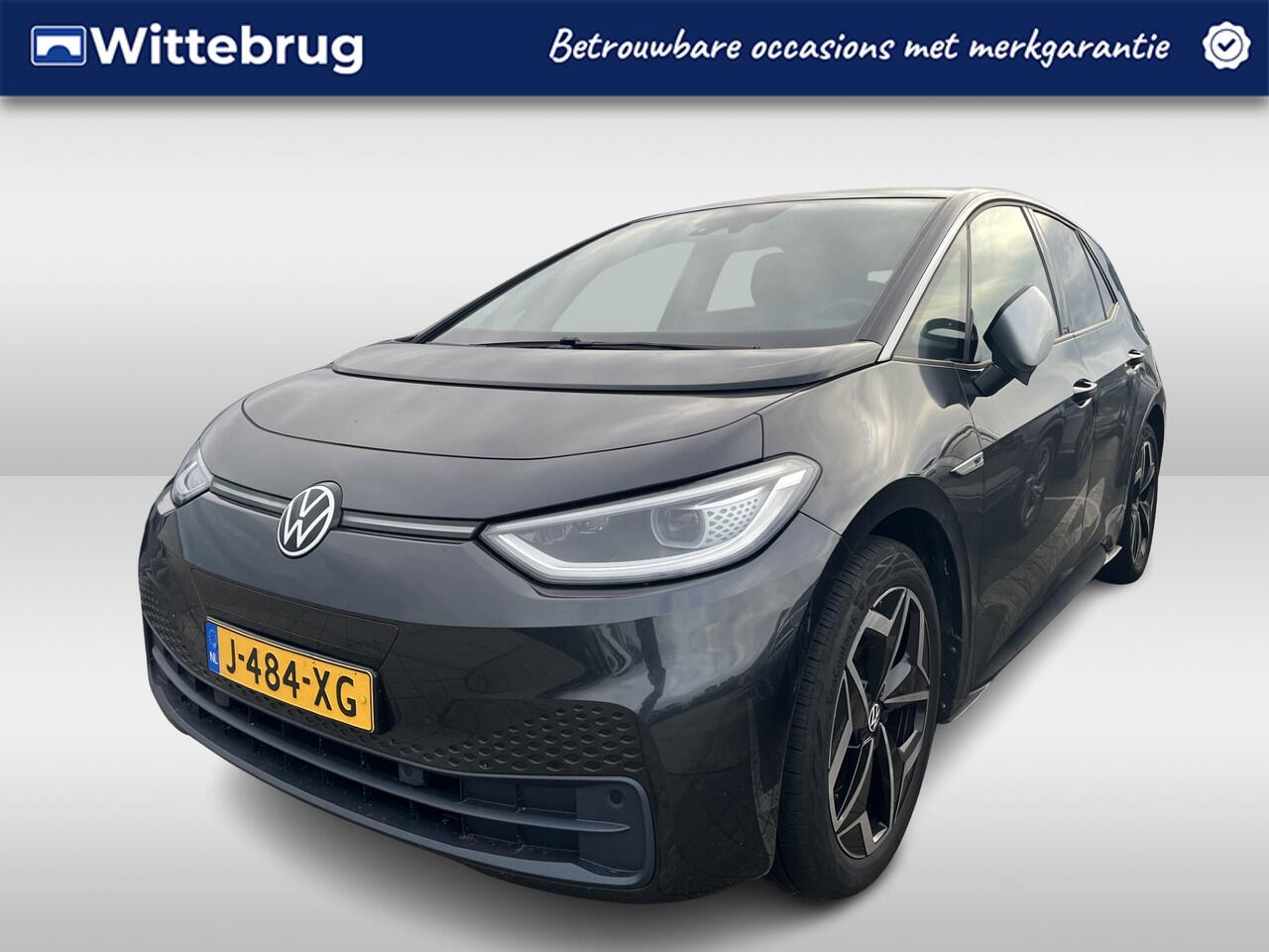 Volkswagen ID.3 First Plus 58 kWh Navigatie / Camera / LED Matrix (IQ.Light) / 19"LM Velgen Andoya / Verwarmd stuurwiel
