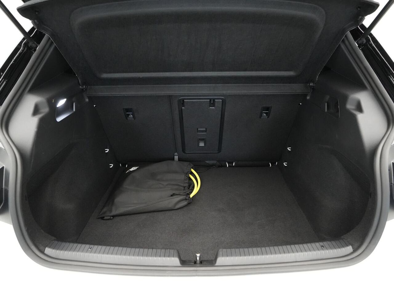 Volkswagen ID.3 Pure Oranje Edition 52 kWh Navigatie 19"velgen Privacy glas Les Pdc 253