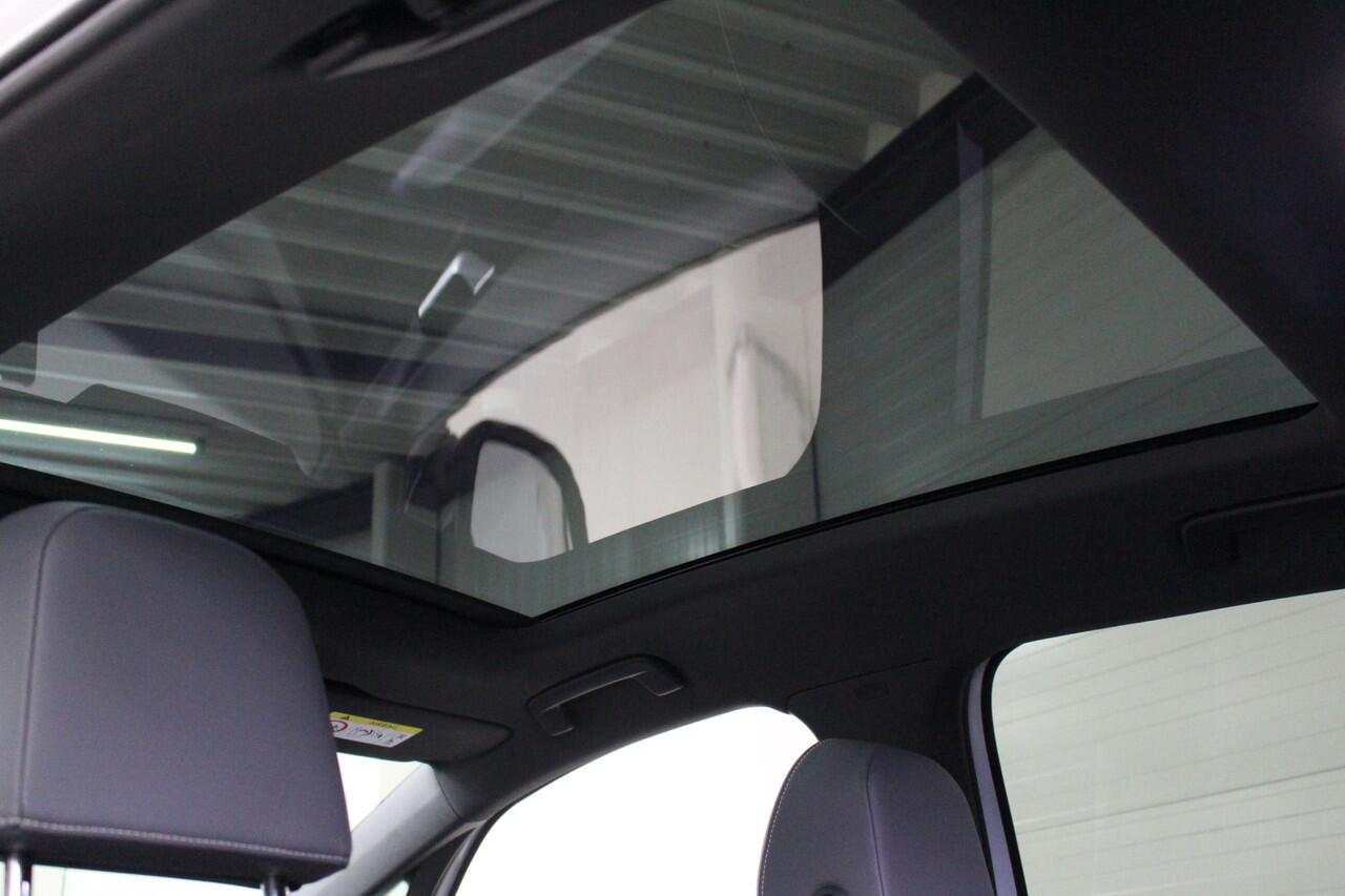 Volkswagen ID.3 First Max 58 kWh Panoramadak | Camera | El. stoelverstelling + massage | IQ-Light