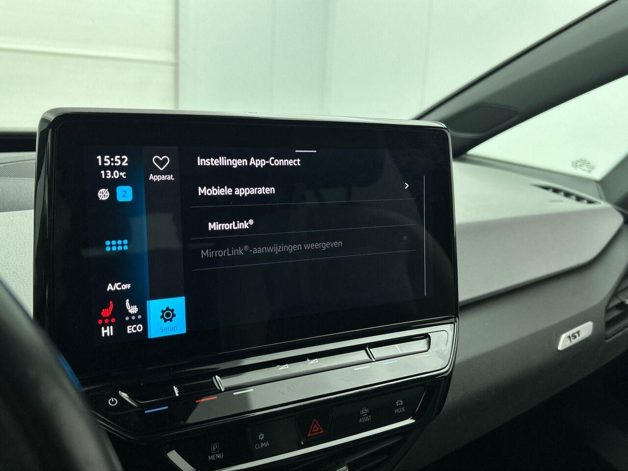 Volkswagen ID.3 First Plus 58 kWh Airco Navi Carplay 19" LM Velgen Adaptive Cruise Control LED Matrix IQ Light DAB+ Alcantara PDC VA + Camera Stoel/Stuurwielverwarming