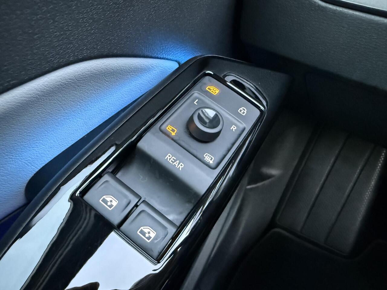 Volkswagen ID.3 First Plus 58 kWh ?SOH 93% ?Rijklaarprijs ?Matrix LED ?Full LED ?Alcantara ?Sfeerverlichting ?Navigatie ?Camera ?Lichtmetaal 19" ?Parkeersensoren