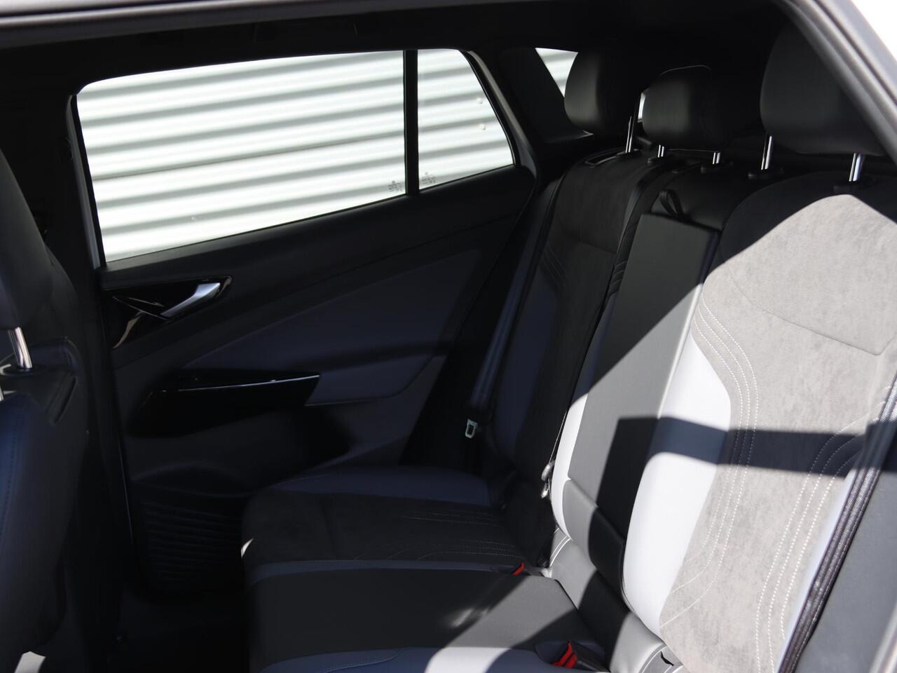 Volkswagen ID.4 Pro Business 77 kWh accu, 210 kW / 286 pk SUV Elek trische aandrijving