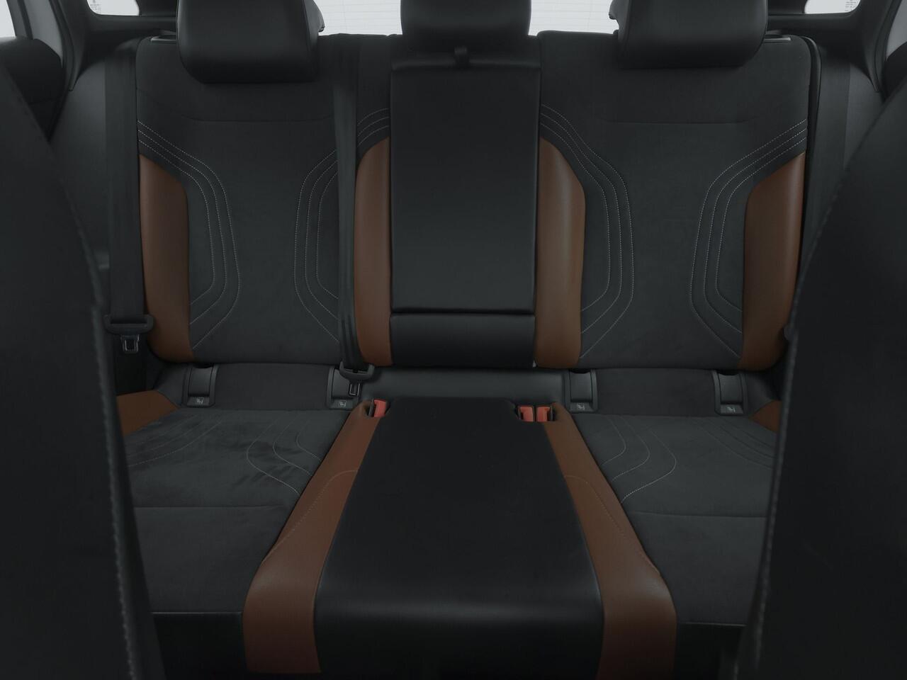 Volkswagen ID.4 Pure 52 kWh | CAMERA | STOELVERWARMING | TREKHAAK