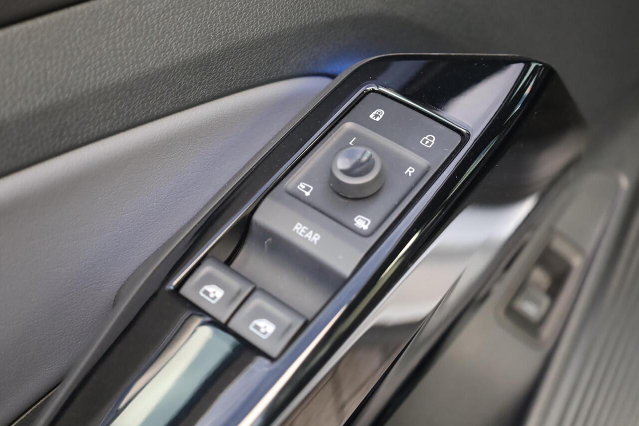 Volkswagen ID.4 Pro 77 kWh SOH 92% warmtepomp, Lederen bekleding met elektrische verstelbare stoelen, rondomzicht camera area view, stuurwiel verwarming, discover pro navigatie, elektrische achterklep, easy open & close, ACC, side assist, 2 zone clima