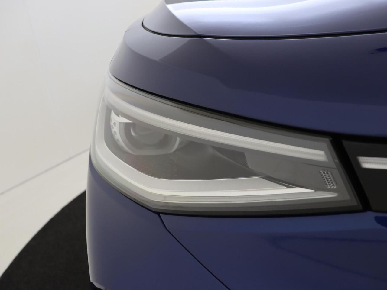 Volkswagen ID.4 Pure 52 kWh | SoH 91% | Trekhaak | Keyless | Achteruitrijcamera | Parkeersensoren | 3-zone airco | Stoel- en stuurwielverwarming | Adaptieve cruise control | CarPlay |