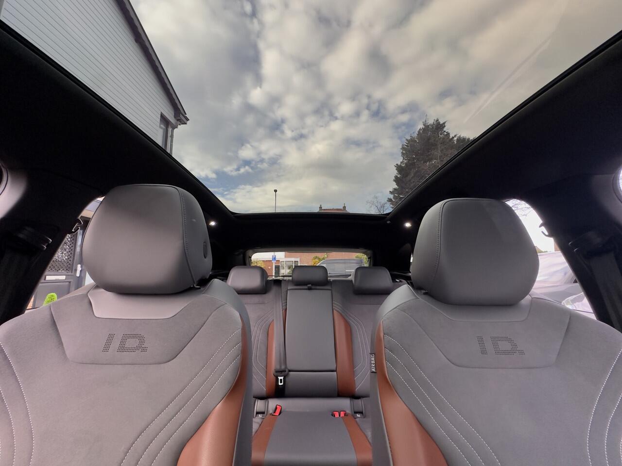 Volkswagen ID.4 FIRST PRO MAX 77 KWH 92,7%SOH PANODAK DESIGNO-LEDER 21 INCH-LMV NAVI CAMERA APPLE-CARPLAY LED PDC