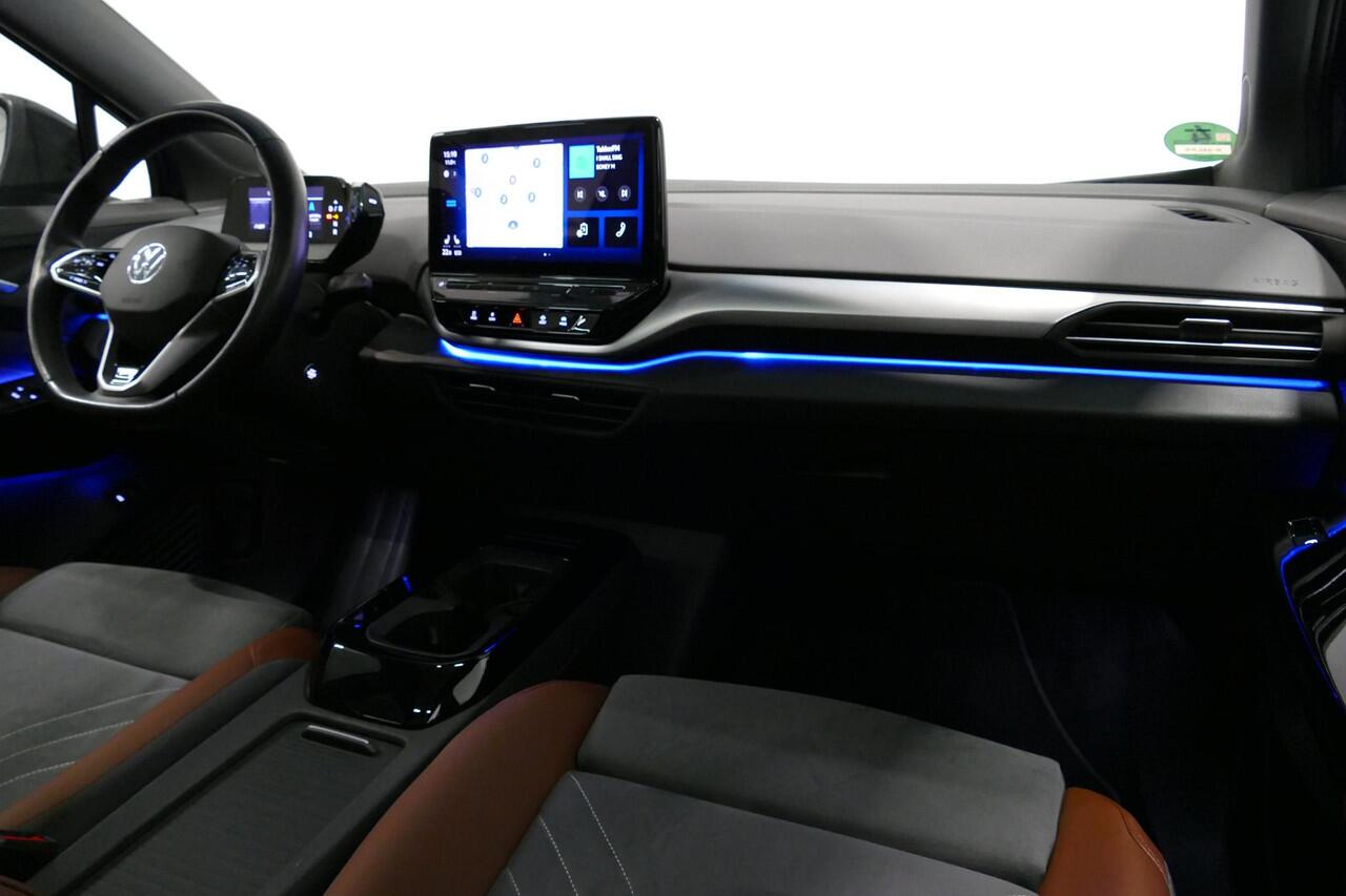 Volkswagen ID.4 First Max 77 kWh / SOH 92% / Panoramadak / Matrix LED IQ.Light / Elektr. verstelbare voorstoelen + memory / HUD Augmented Reality / Rondomzichtcamera / Apple Carplay - Android Auto / Stoelverwarming / 21'' LMV / Keyless / Achteruitrijcamera / Navigatie / 