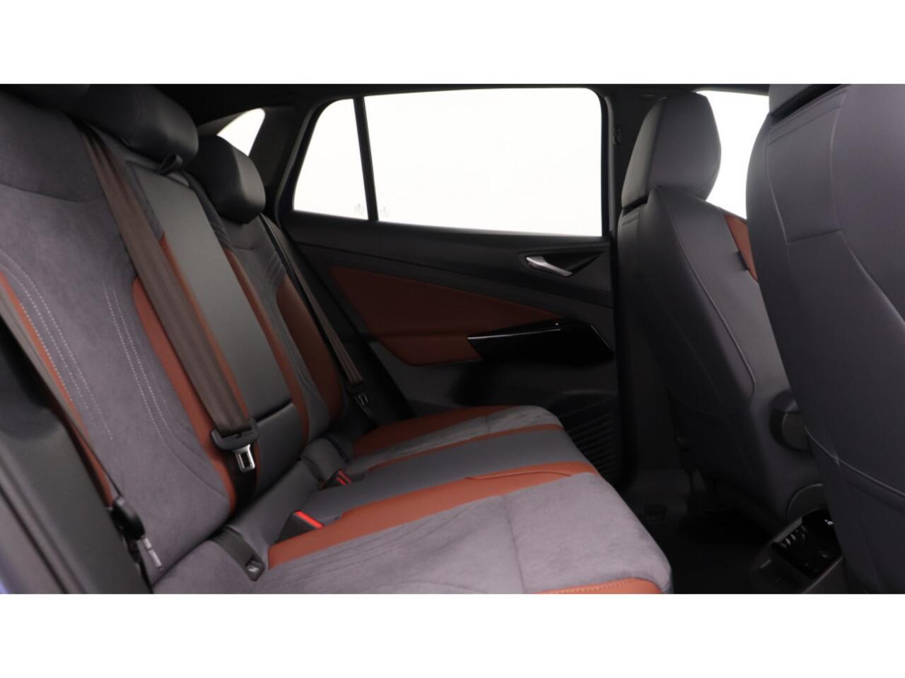 Volkswagen ID.4 First 77 kWh 204pk SOH 89% Navigatie Trekhaak