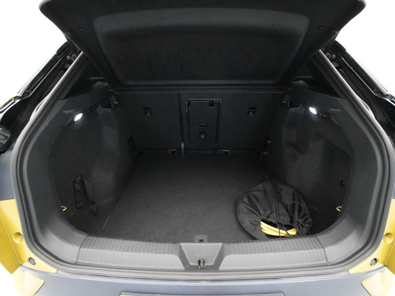 Volkswagen ID.4 First 204pk 77 kWh Trekhaak Navigatie Camera Pdc Carplay Stoel/Stuurverwarming 111