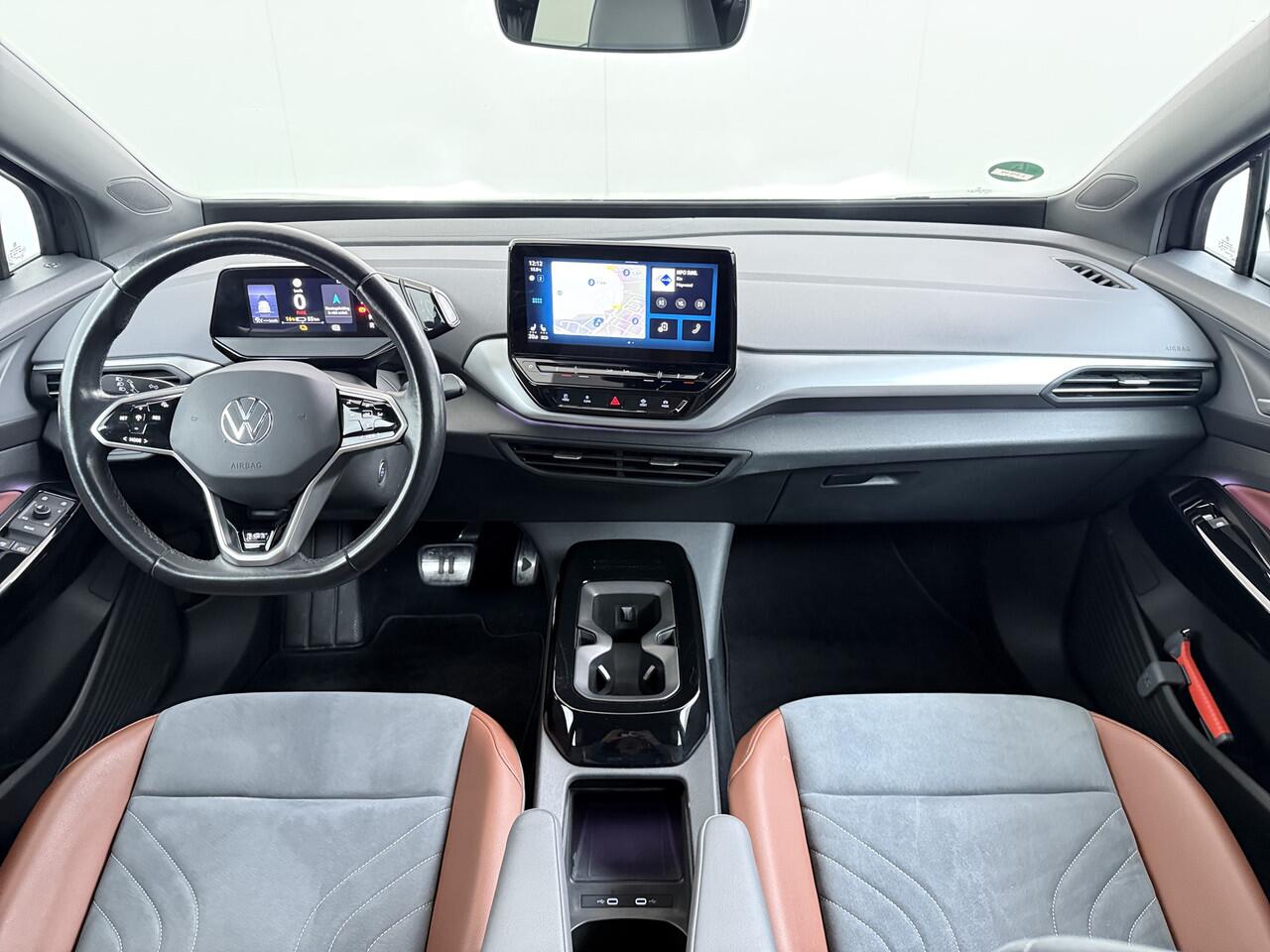 Volkswagen ID.4 204pk First 77kWh Warmtepomp Trekhaak Leer/Alcantara Adap.Cruise Camera Apple Carplay Android Navi Ecc Pdc-a+v Lmv 20" Stoelverwarming Led Bordherkenning Voor-Klimatisering Semi-Autopilot Elektrisch-Wegklapbare Trekhaak App-Connect E-sound Front-Assist 