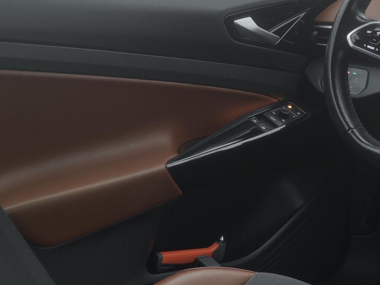 Volkswagen ID.4 Pure 52 kWh | CAMERA | STOELVERWARMING | TREKHAAK