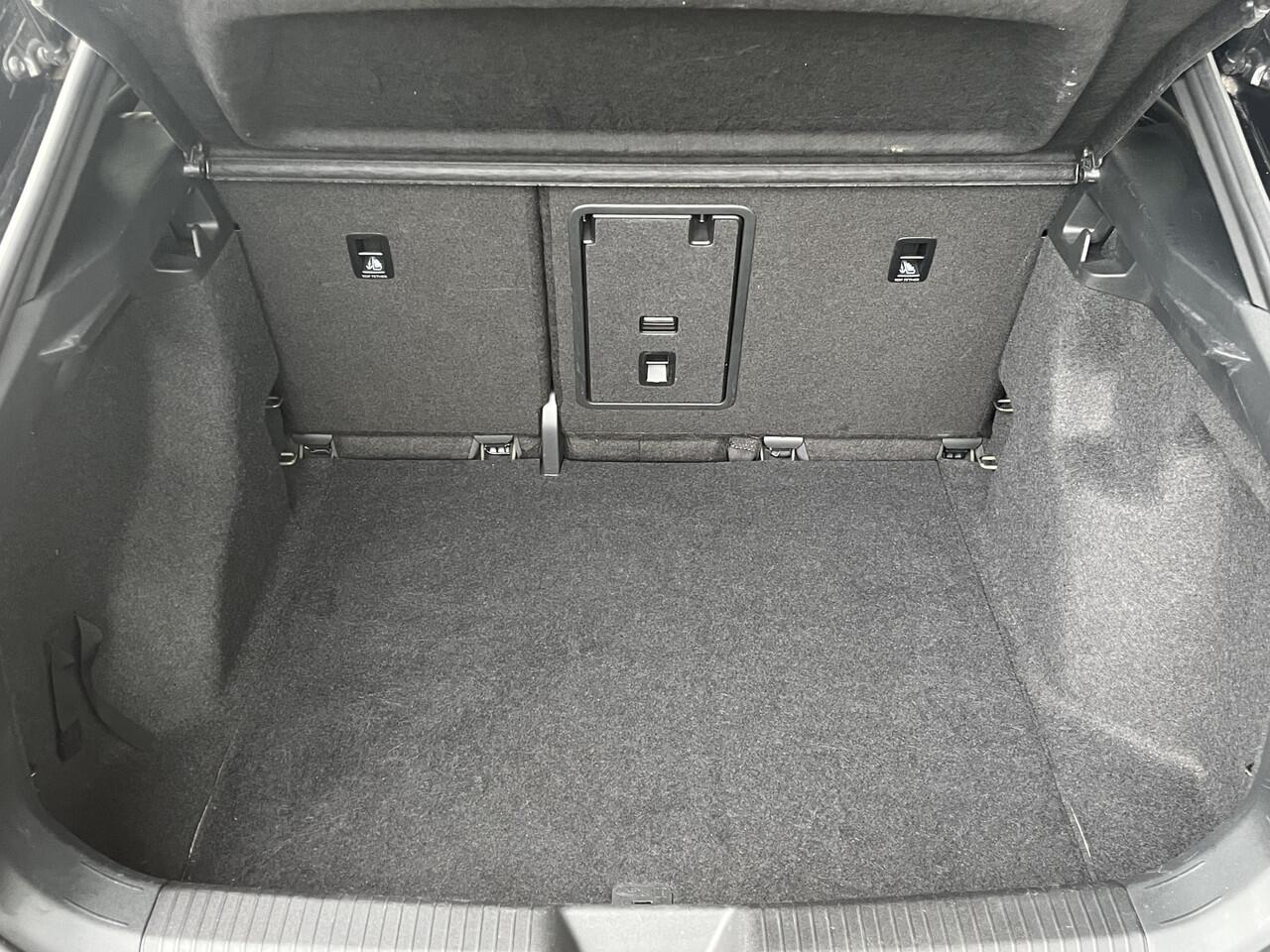 Volkswagen ID.4 First 77 kWh / Navigatie / Camera / Getint glas / 20'' LMV