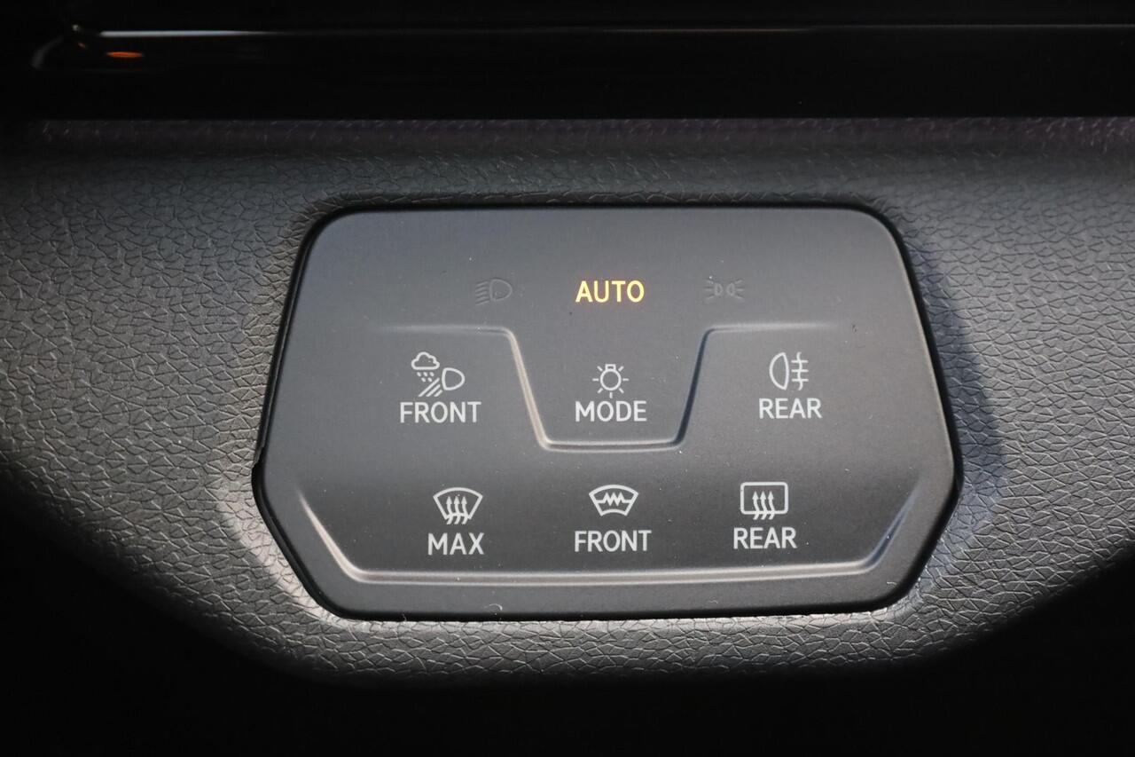 Volkswagen ID.4 Pro Business 77 kWh 286PK / 210kW, LED Matrix (IQ.Lights), keyless entry, achteruitrijcamera (rear view), parkeersensoren voor en achter (pdc), navigatie, Apple Carplay / Android Auto, sfeerverlichting, elektrisch verstel-, verwarm- en inklapbare buitensp