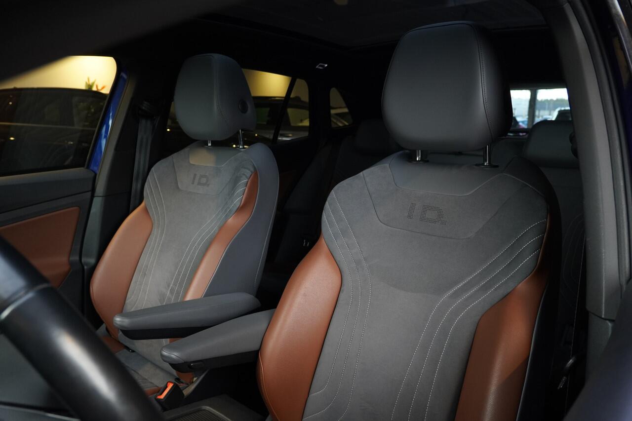 Volkswagen ID.4 First Max Blackstyle 77 kWh/204pk|2020|Panoramadak|Head-up|Trekhaak|Memory-stoelen|Matrix-IQ-LED|PDC+360Camera|Blindspot|VOL!!