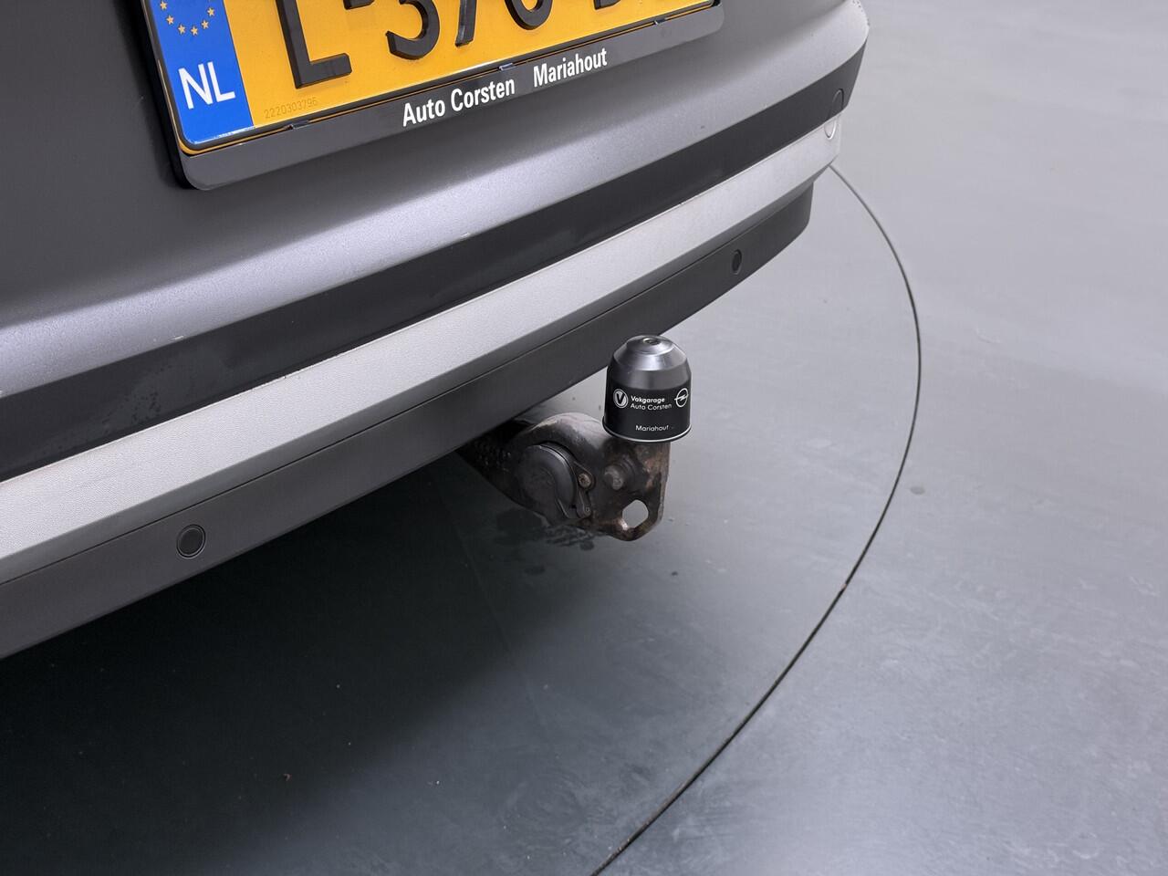 Volkswagen ID.4 204pk First 77kWh Warmtepomp Trekhaak Leer/Alcantara Adap.Cruise Camera Apple Carplay Android Navi Ecc Pdc-a+v Lmv 20" Stoelverwarming Led Bordherkenning Voor-Klimatisering Semi-Autopilot Elektrisch-Wegklapbare Trekhaak App-Connect E-sound Front-Assist 