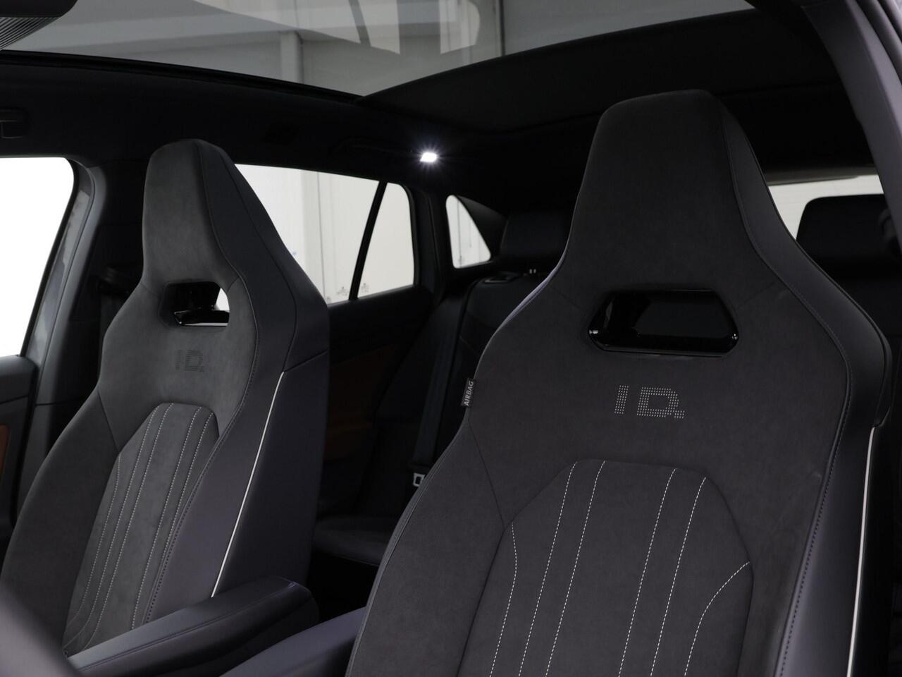 Volkswagen ID.4 Pro Limited Edition Plus 77 kWh 286 pk · Comfort Pakket Plus · Achteruitrijcamera · Draadloze telefoonlader · Stuurwiel multifunctioneel ·