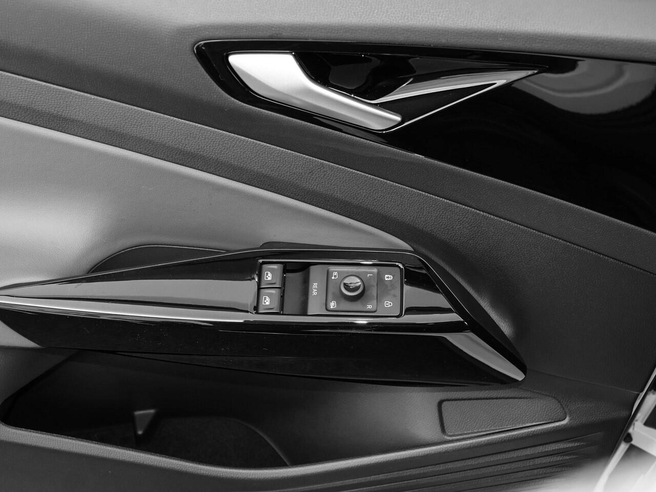 Volkswagen ID.4 Limited Edition 52 kWh accu 170 pk · Draadloze telefoonlader · Achteruitrijcamera ·