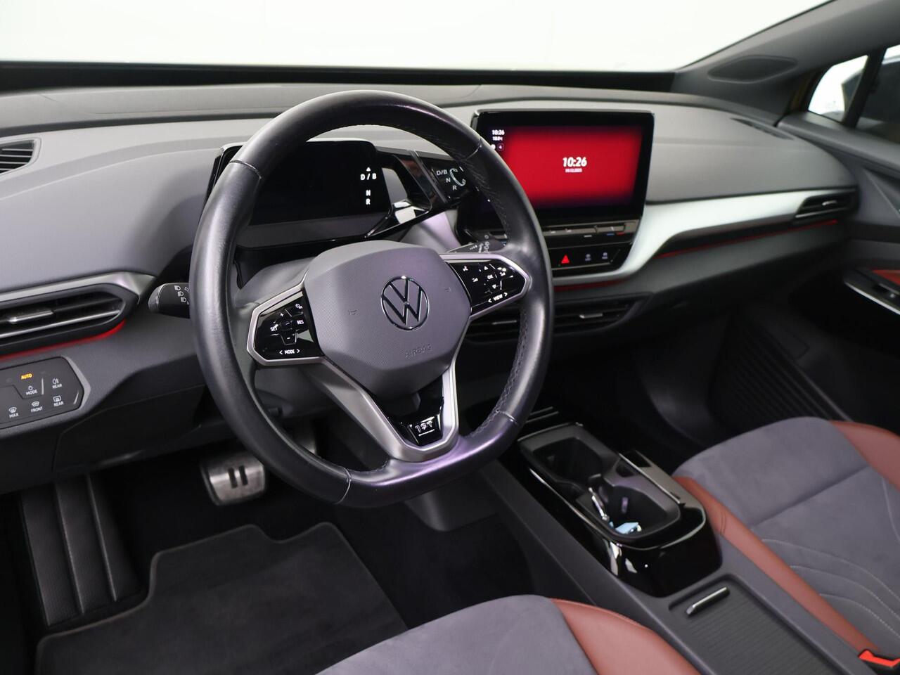 Volkswagen ID.4 Business 77 kWh | 204 PK | Warmtepomp | 20" LM velgen | Navigatiesysteem | Adaptive cruise control |