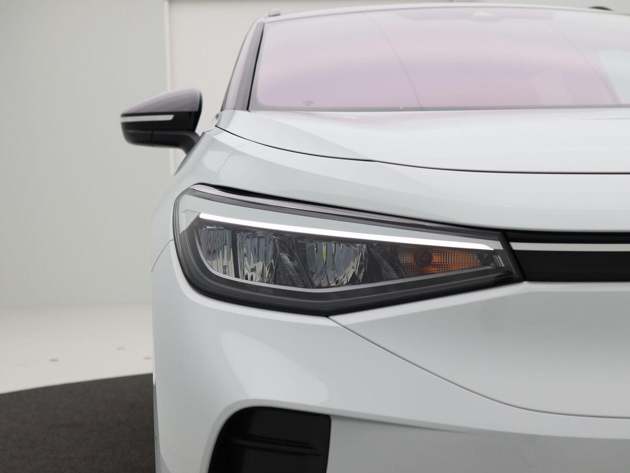 Volkswagen ID.4 Limited Edition 52 kWh accu 170 pk | Stoel & Stuurverwarming | Adaptive Cruise Control | Trekhaak | Achteruitrijcamera | Carplay |