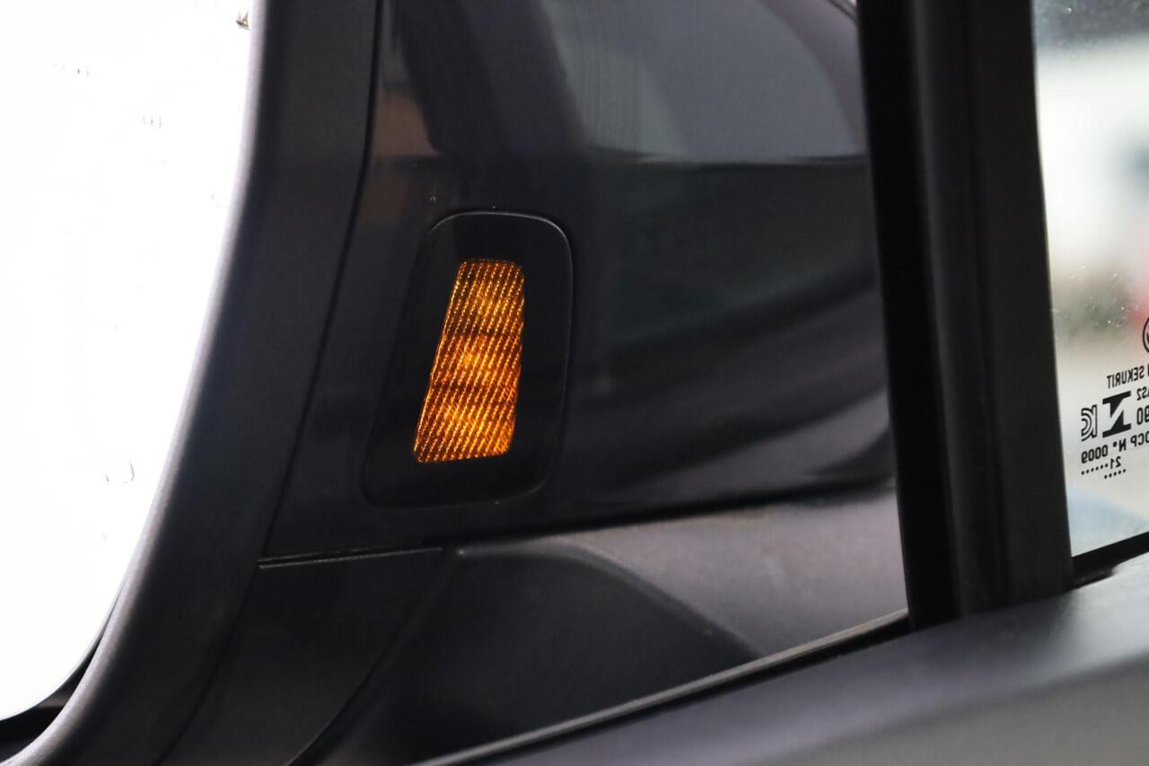 Volkswagen ID.4 Tech 77 kWh PL ¤729 p/m* 204PK / 150kW ergo stoelen elektrisch verstelbaar met geheugen area view rondom head up! discover pro zicht side assist panoramadak stoel en stuurwiel verwarming LED matrix privacy glas 19" LMV easy open en close elektrische achte