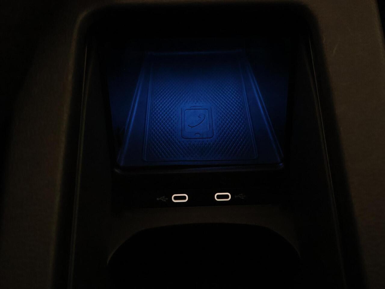 Volkswagen ID.4 Life Two-Tone 77 kWh 500 km actieradius | Navigatie | Parkeersensoren | Accu 92% |