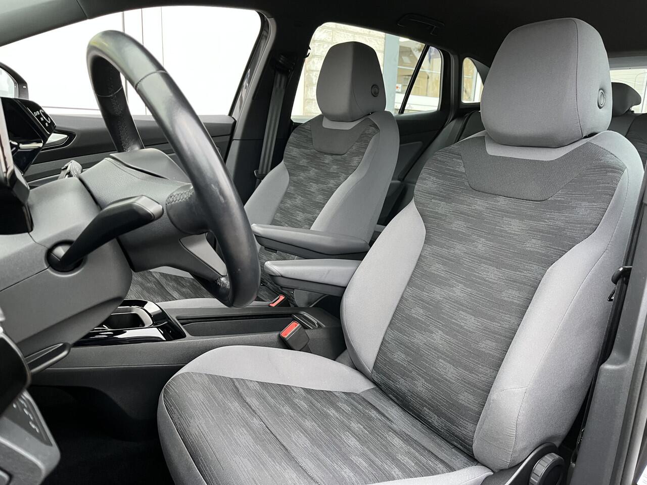 Volkswagen ID.4 Life 77 kWh / WARMTEPOMP/ PARK. SENSOREN/ APP CONNECT/ STOELVERWARM./ GETINT GLAS/ 19" LMV