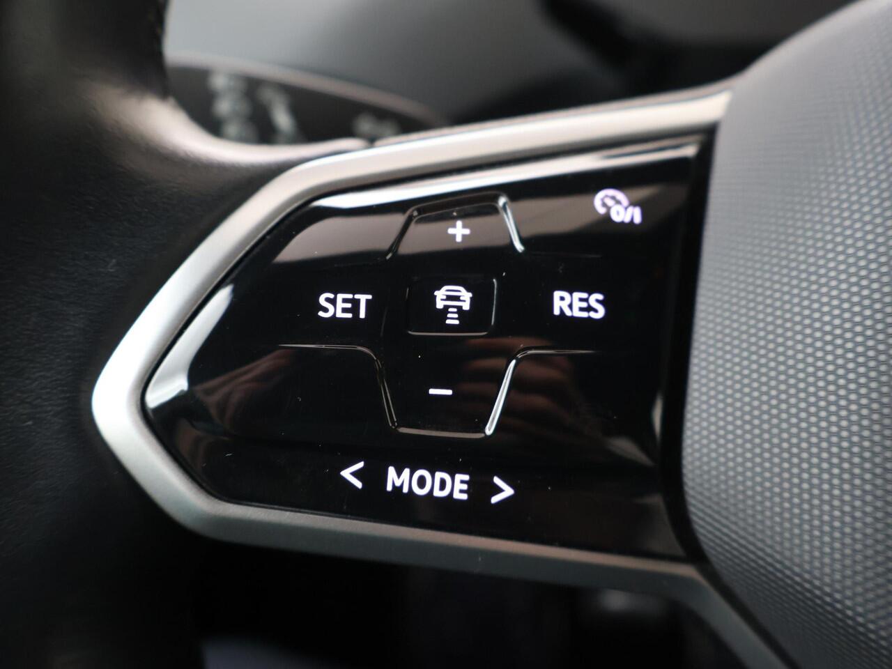 Volkswagen ID.4 Business 77 kWh | 204 PK | Warmtepomp | 20" LM velgen | Navigatiesysteem | Adaptive cruise control |