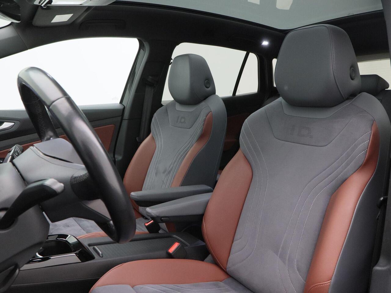 Volkswagen ID.4 First Max 77 kWh 205 Pk Automaat | Panoramadak | 360 Camera | Sensoren | Elektrische Achterklep | Elektrische Stoelen Voor | LED | Stoel Verwarming | 21 Inch