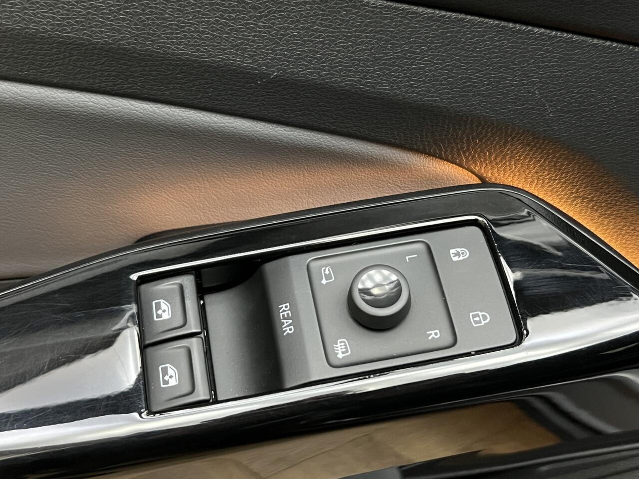 Volkswagen ID.4 City 52 kWh *Org.NL!* Adapt Cruise / Carplay / Stoelverwarming / ECC Clima / Sfeerverlichting / 18'' LMV