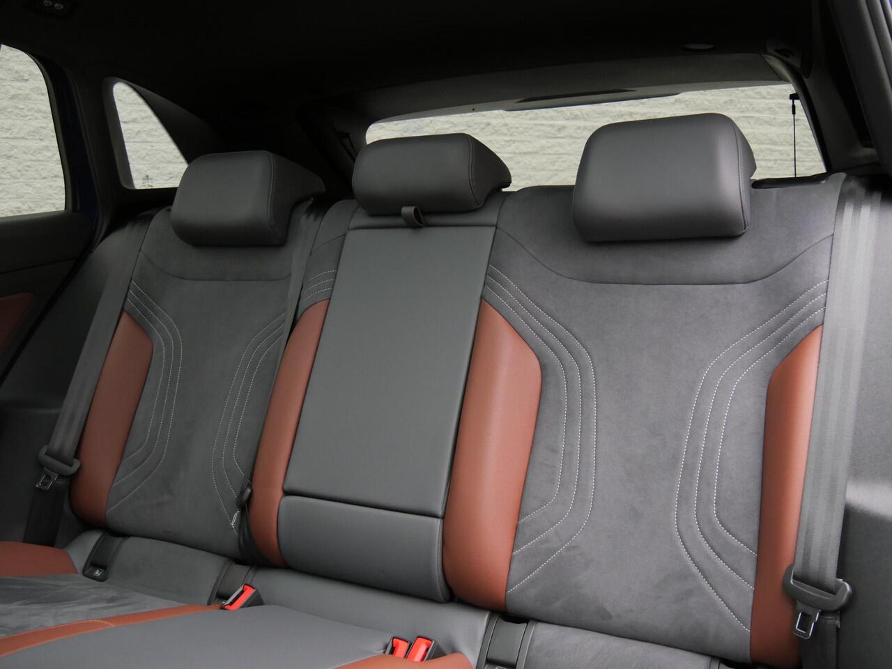 Volkswagen ID.4 1ST MAX 77kWh/ PANORAMADAK/ 360°CAMERA/ WARMTEPOMP/ ELEKT. KLEP/ HEAD-UP/ ERGO STOELEN