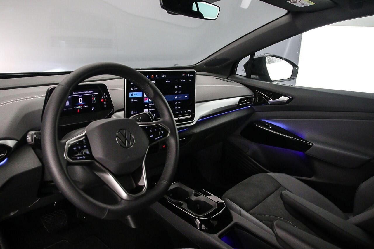 Volkswagen ID.4 Limited Edition 170pk Automaat Adaptive cruise control, Achteruitrijcamera, Navigatie, Stoelverwarming, Parkeersensoren, Stuurwiel verwarmd, App connect, LED koplampen