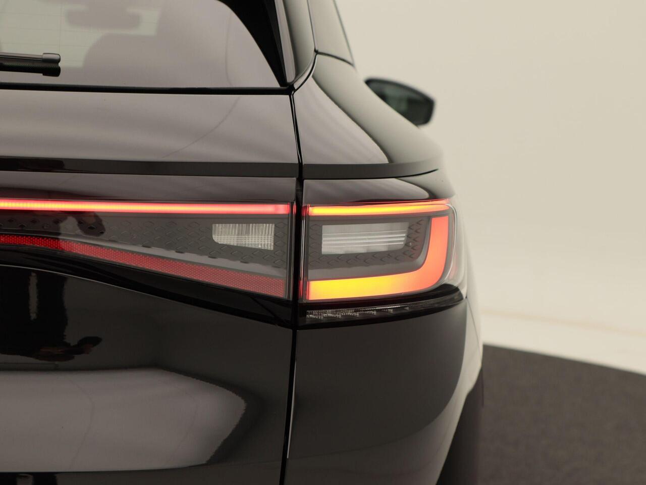 Volkswagen ID.4 Pro Limited Edition 77 kWh 286 PK | Trekhaak | 20" Lichtmetalen Velgen | Navigatie | Stoel- & Stuurverwarming |