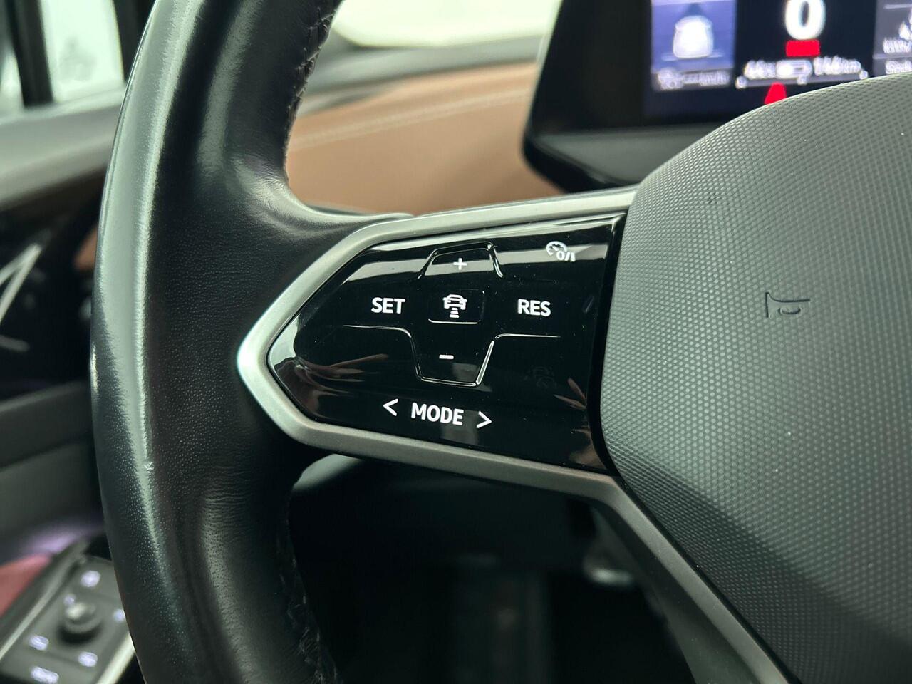 Volkswagen ID.4 Business 77 kWh Navigatie Apple Carplay/Android Auto Camera Parkeersensoren Adaptive Cruise Control Stoel- en stuurverwarming Full Led Climate Control