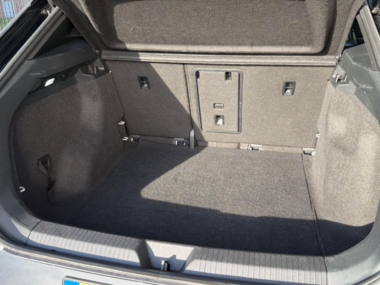 Volkswagen ID.4 First 77 kWh 20"LMV LEDER NAVI LED