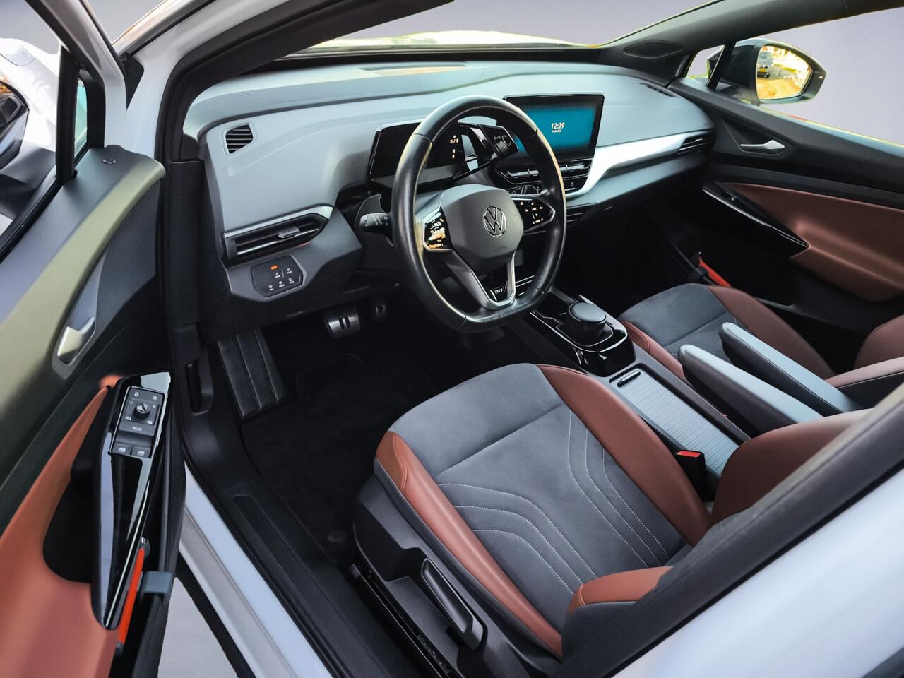 Volkswagen ID.4 First 77 kWh 3-Fase 2e-Eig. & Keurig-Onderh. BOVAG-Garantie. NL-Auto.