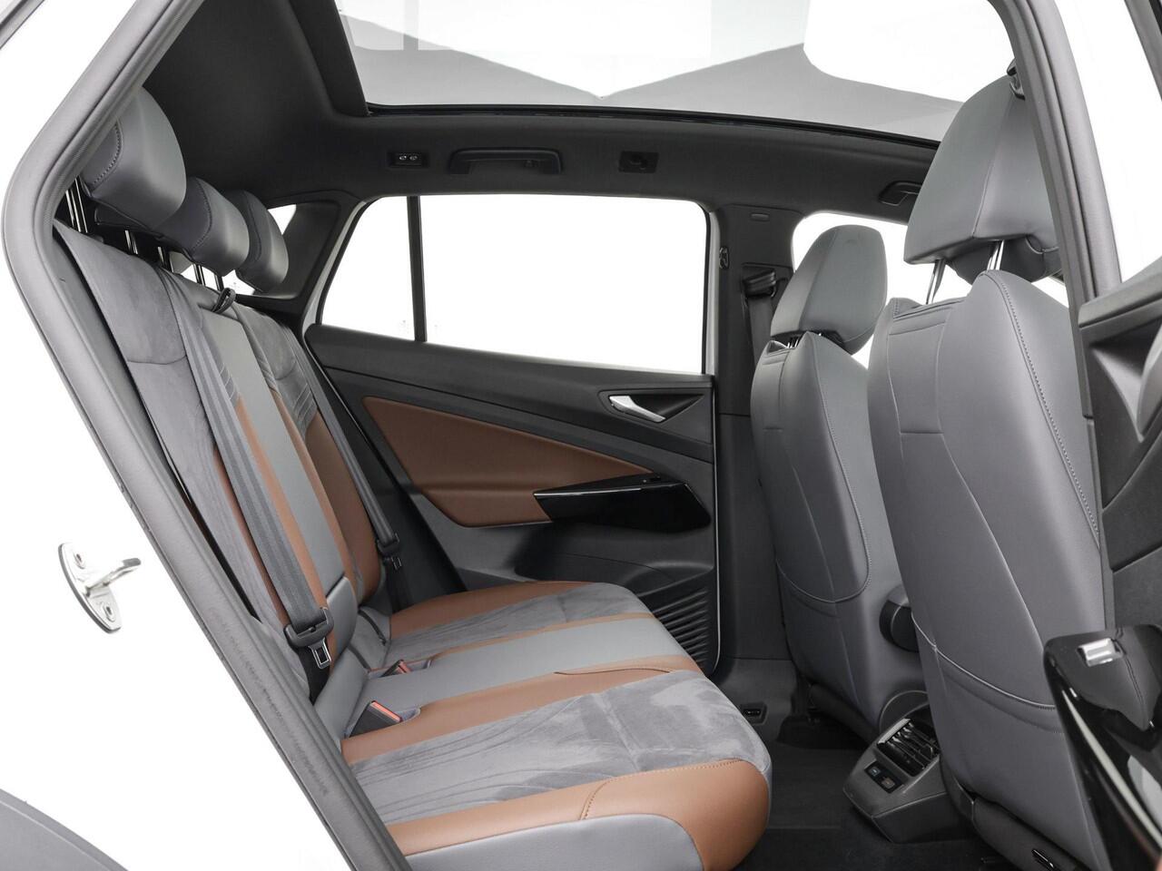 Volkswagen ID.4 204pk Max 77 kWh · Warmtepomp · Panoramadak · 360 Camera · Elek. Trekhaak · Elek. Achterklep · 21'' Inch ·