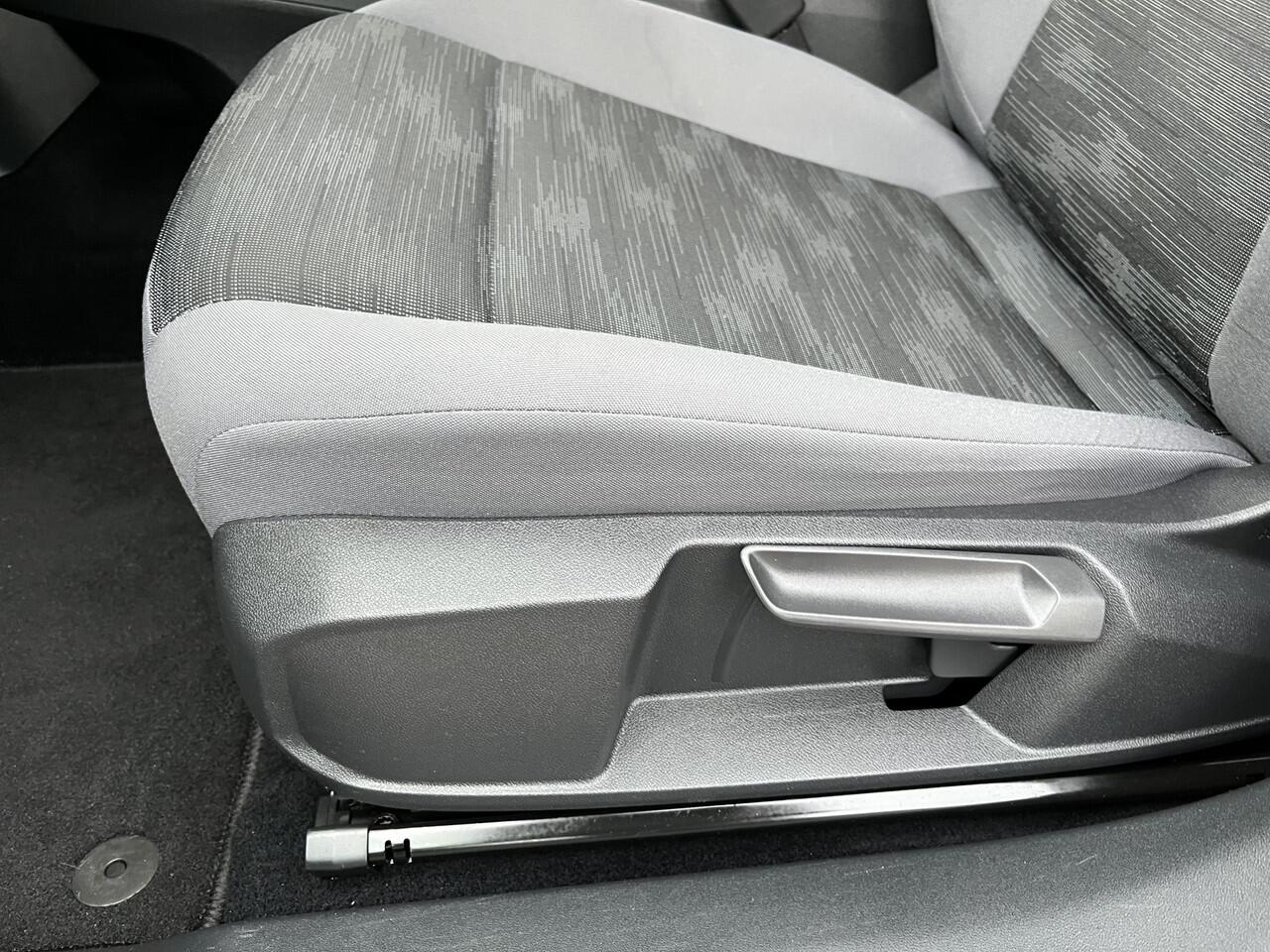 Volkswagen ID.4 Life 77 kWh / WARMTEPOMP/ PARK. SENSOREN/ APP CONNECT/ STOELVERWARM./ GETINT GLAS/ 19" LMV