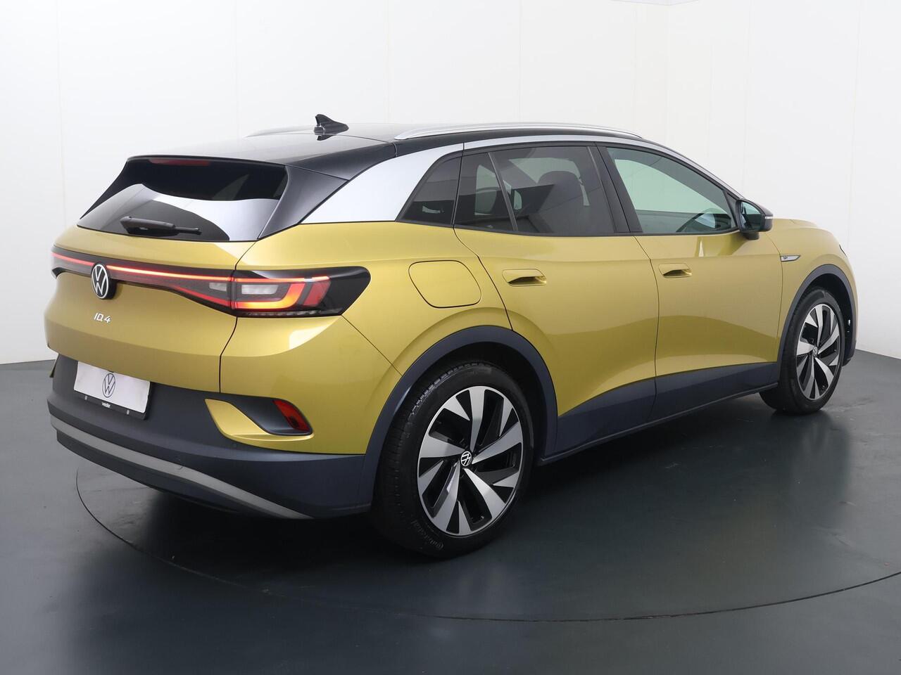 Volkswagen ID.4 Business 77 kWh | 204 PK | Warmtepomp | 20" LM velgen | Navigatiesysteem | Adaptive cruise control |