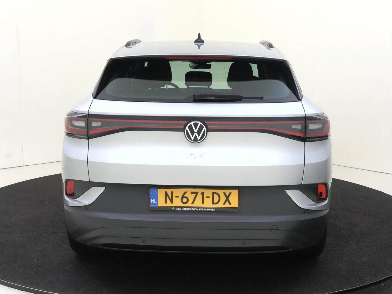 Volkswagen ID.4 Life 77 kWh | SoH 90% | Navigatie | Adaptieve cruise control | Stoelverwarming | Parkeersensoren | CarPlay | Elektrisch inklapbare buitenspiegels | Voorklimatisering |